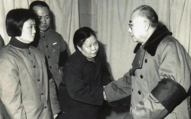 他曾担任北京市委书记，官至副国级，1980年被免去所有职务