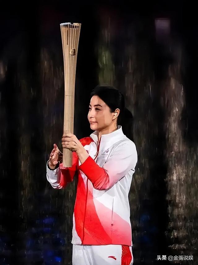 霍震霆没想到，44岁儿媳郭晶晶再次官宣喜讯，让整个阔太圈沉默了