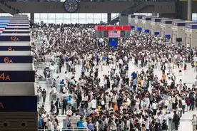 “开票即候补”“比演唱会票还难抢”！国庆首日火车票今日开售，有人连续候补25趟车图片