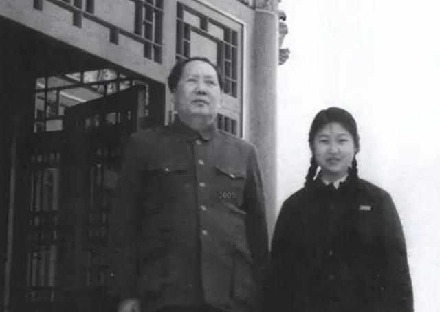 1954年，贺敏学前往中南海做客，毛主席一高兴，亲自打破一个常规