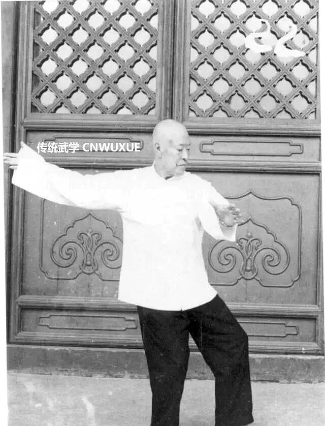 太极不用手，全靠腰胯走