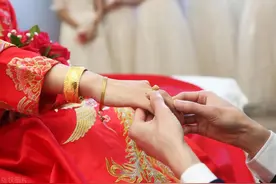 “买一套要花3万元，而租赁仅需1500元”！金价飙升，年轻人开始“租三金”结婚图片