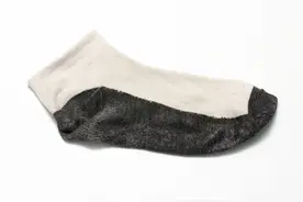 人为什么喜欢闻自己的臭袜子？图片