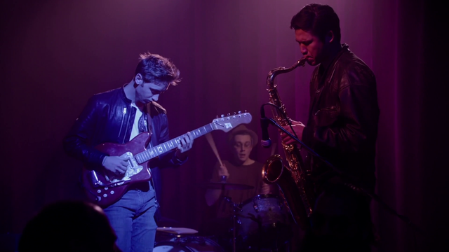 从玻璃箱到红房间：解析《双峰》回归季的超现实密码