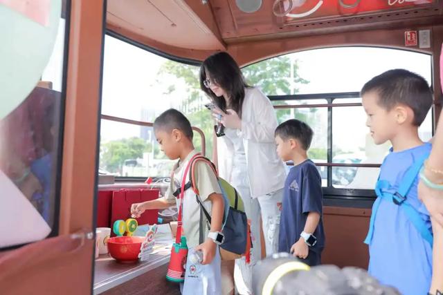 五月天歌迷专车发车！铛铛车主题“卜”惊喜登场~