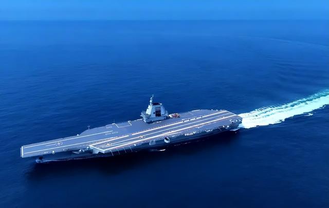 贼喊捉贼！日本冲闯演训区反遭照射，歼-15用技术优势教其做人