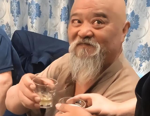 70岁的李琦：曾每天2包烟，顿顿8两酒，跟去世前的杨少华如出一辙