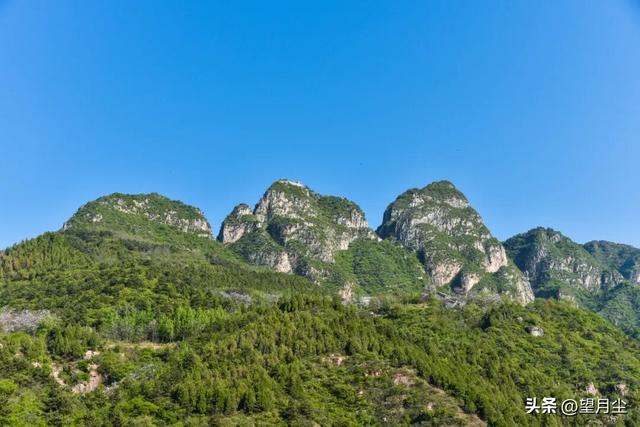 《太行山徒步记：从西走到南》免费的挂壁公路，悠悠然的崖边行走