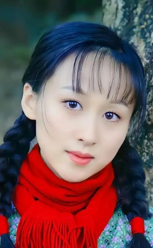 她拒绝潜规则，出道20年演了50部戏仍火不了，42岁还没结婚