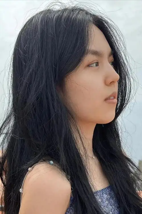 李咏也没想到，自己离世8年后，23岁的女儿就走上一条“不归路!”
