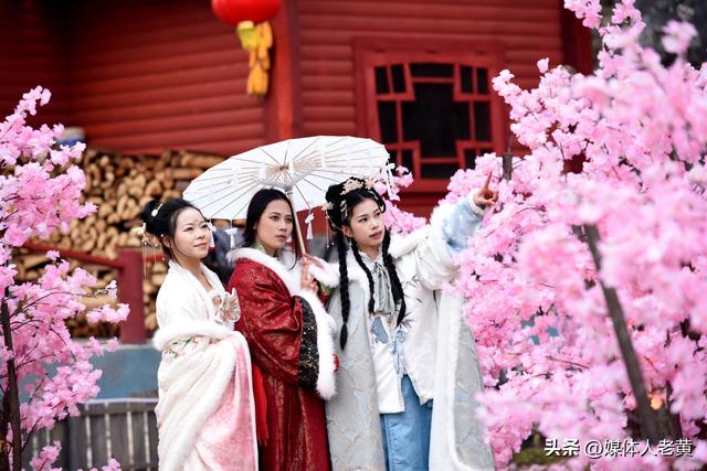 贵州六盘水：“南国雪乡”吸引各地游客打卡感受冬日浪漫与激情