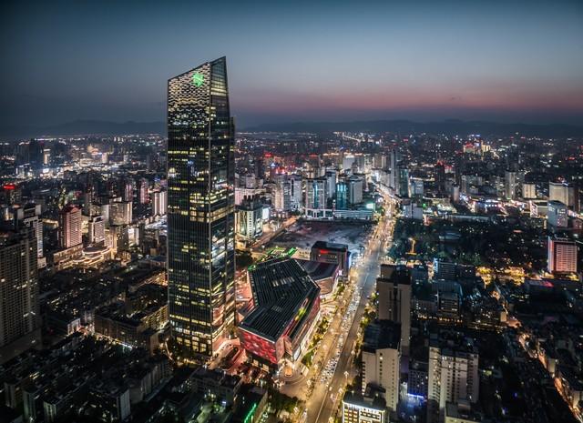 我是贵阳人，刚从昆明回来，实在忍不住想说：昆明给我的3点印象