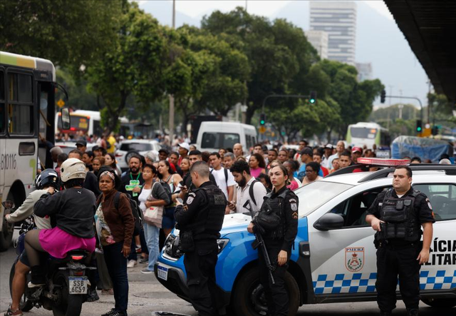 血洗贫民窟抓毒贩，真正的犯罪大佬在金融街数钱！巴西揭惊天黑幕