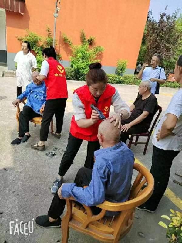 浓浓爱洒敬老院 殷殷情暖老人心