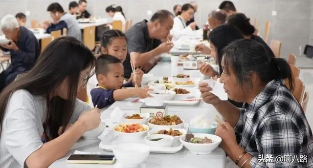 2025年，他们为什么火了？