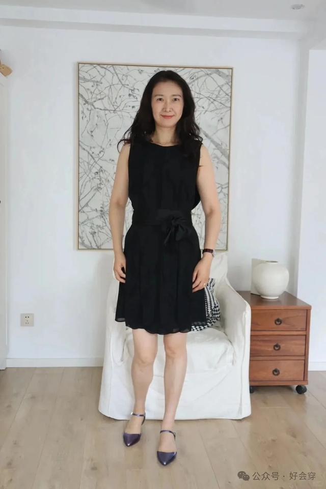 50岁妈妈I穿了二十年的经典小黑裙