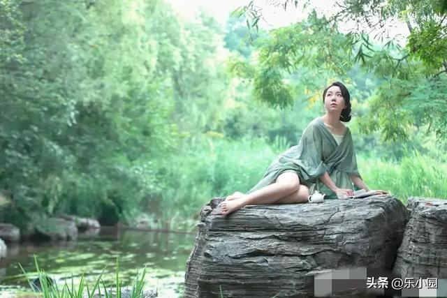 安徽蚌埠一校花太漂亮了，五官精致	，身高165，美得让人移不开眼