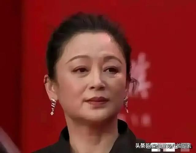 关之琳老了,林青霞老了,陈红也老了,唯有56岁的她看起来像36岁