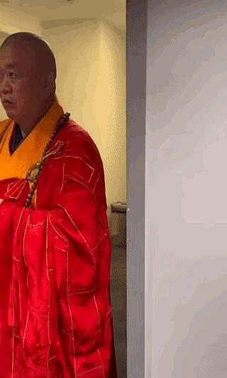 越扒越猛。释永信在少林寺有多爽，你根本想不到！难怪佛协再痛批