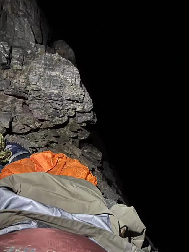 一登山者独登慕士塔格峰遭遇惊心经历：两次坠崖捡回一条命，脚趾冻伤至今呈黑色