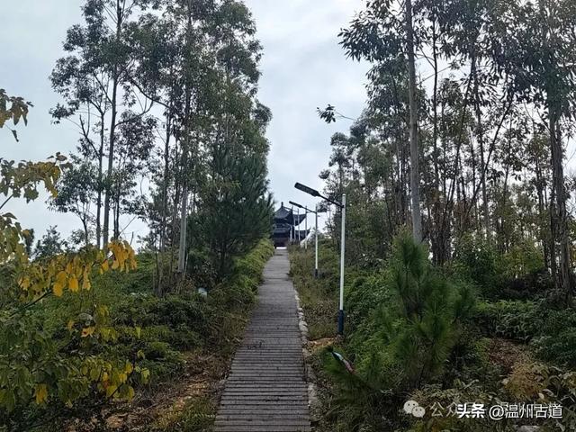 这处以玻璃栈道、落日观景和悬崖木亭而闻名的网红地，你可去过