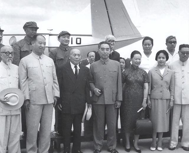 1965年，毛主席劝蒋介石回大陆，老蒋提出六个要求，毛主席：同意