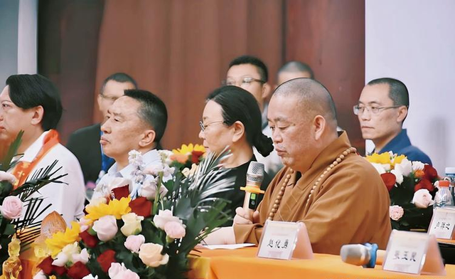 少林寺方丈释永信被带走调查？曾花4.5亿搞房地产，否认有儿子