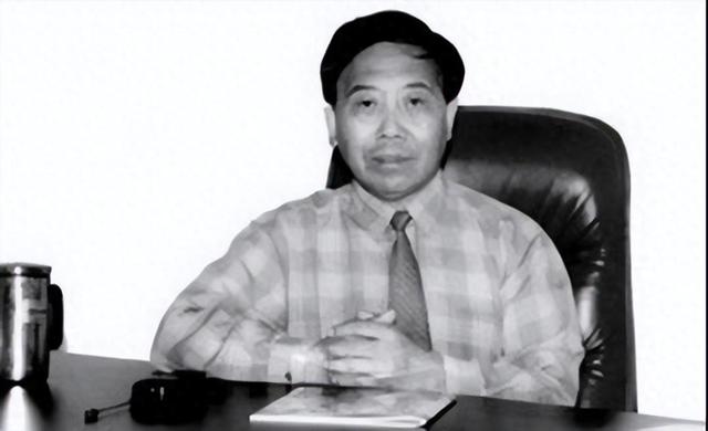 1978年，他从副总理降为工人，被罢免职务后安慰妻子：我不会自尽