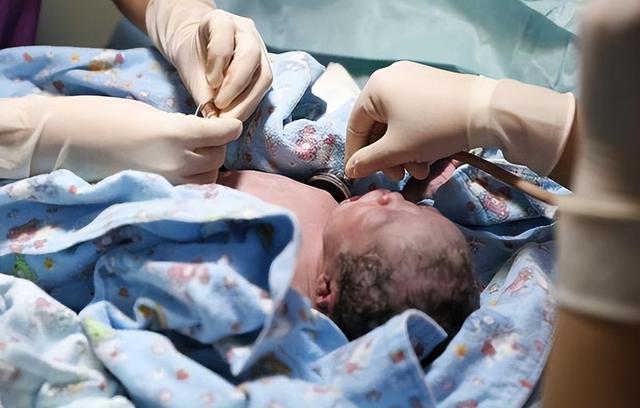 人口告别世界第一？二孩催生无效后	，国家终于向住房出手了