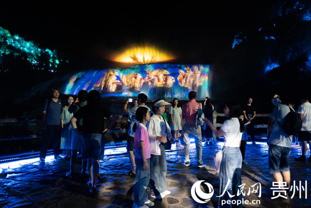行进中国│不止于昼 黄果树文旅“夜”态上新