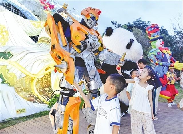 灯会众多福利获游客点赞：“半价逛灯会，太值了”“只来一次真是不够”
