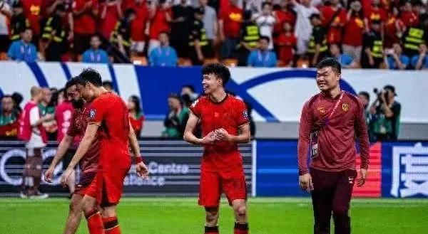 喜大普奔！只剩三家赞助商！国足再也吃不起海参了！