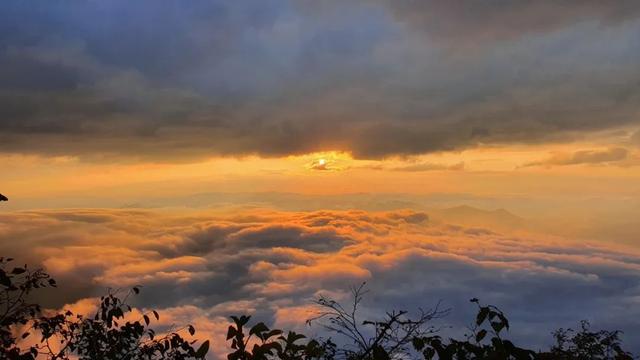 凉爽新大陆！成都出发高铁2.5h抵拢18℃的古韵之城，风景堪比阿勒泰，美食多到吃不完！