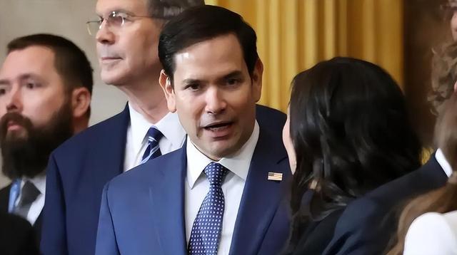 特朗普缉毒只是幌子,美国重兵压境委内瑞拉,真实目标直指中俄？