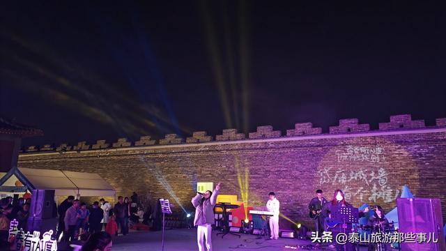 泰安：只知道这儿白天热闹，没想到晚上也很火爆，看来这样改对了