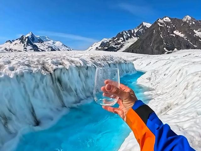 看着清澈见底的藏区冰川水，为什么不能喝？喝一口可能少半个肝