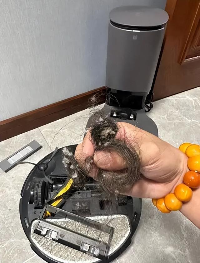 扫地机器人为什么“卖不动”了？用了两年，我换回拖把了