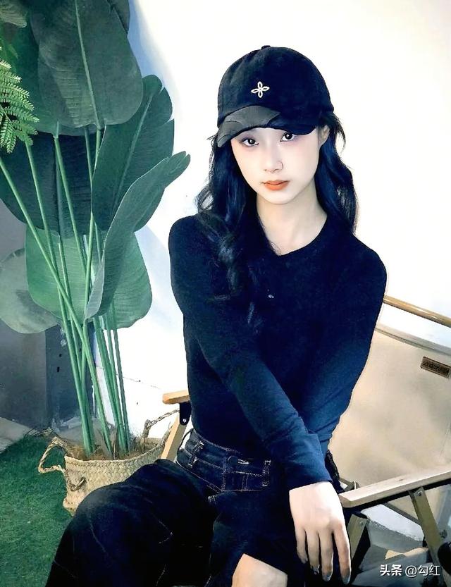 红果首位获赞破亿女演员诞生，猜猜她是谁？有清冷仙子之称哟！