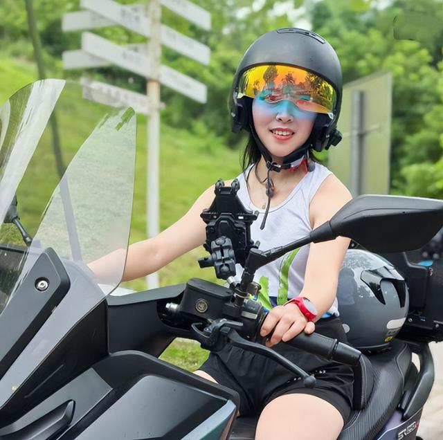 贵州跑圈“女神	”李绍艳去世	，年仅30岁，多次在马路上逆行摆拍