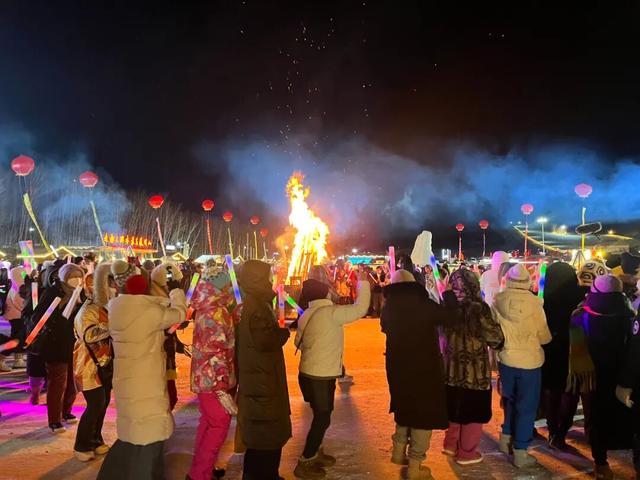 冰雪燃情夜 ！牙克石凤凰山景区“越夜越精彩”