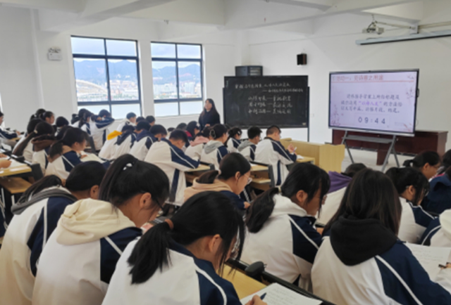 “AI快把中学生搞废了”，老师晒出班上作文：狗屁不通，难以直视