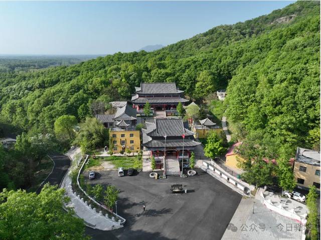 记者们快看——金顶山免门票专属权益！