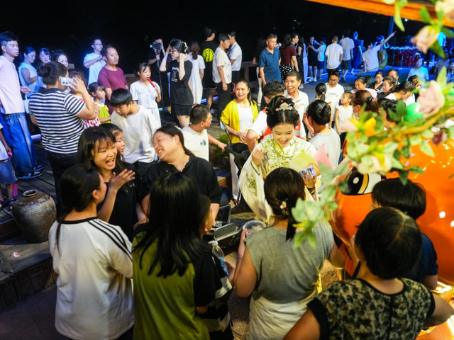 新华社报道：南丰这座宝藏古镇，藏着烟火气与书卷气！