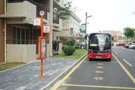 厦门已开通17条公交“六进”服务线路，覆盖全市六区图片