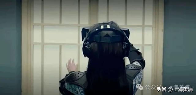 在南京路穿越“赛博龙门”，这才是Z世代的过年打开方式！