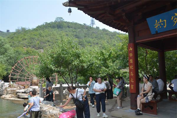 山水蒙山、 生态蒙山、 清凉蒙山、 旅游人气旺！