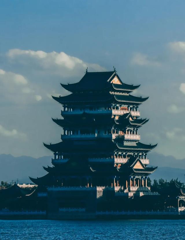 均温25°C，一年晴天300天的滇西小城，去躺平几日简直不要太快乐