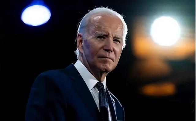 美国曝出惊天丑闻！拜登可能根本“没当过	”总统，任期签名非本人