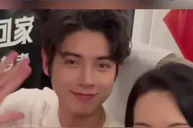 奇妙的缘分！22岁小伙高铁成功相亲35岁小姐姐。男帅女美配一脸！图片