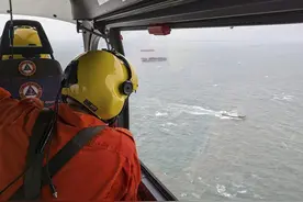菲律宾推迟抽干沉没油轮所载燃油图片